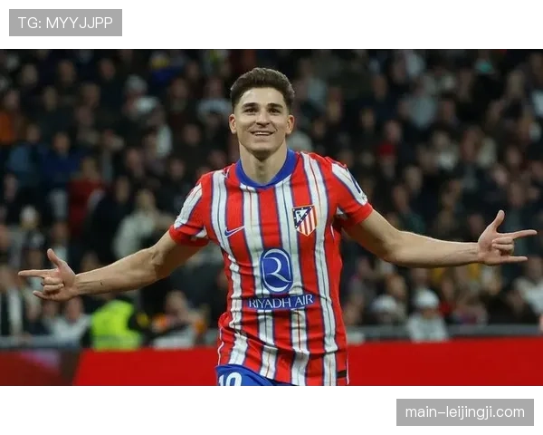 阿尔瓦雷斯积极参与前场逼抢 防守数据全面领先同位置